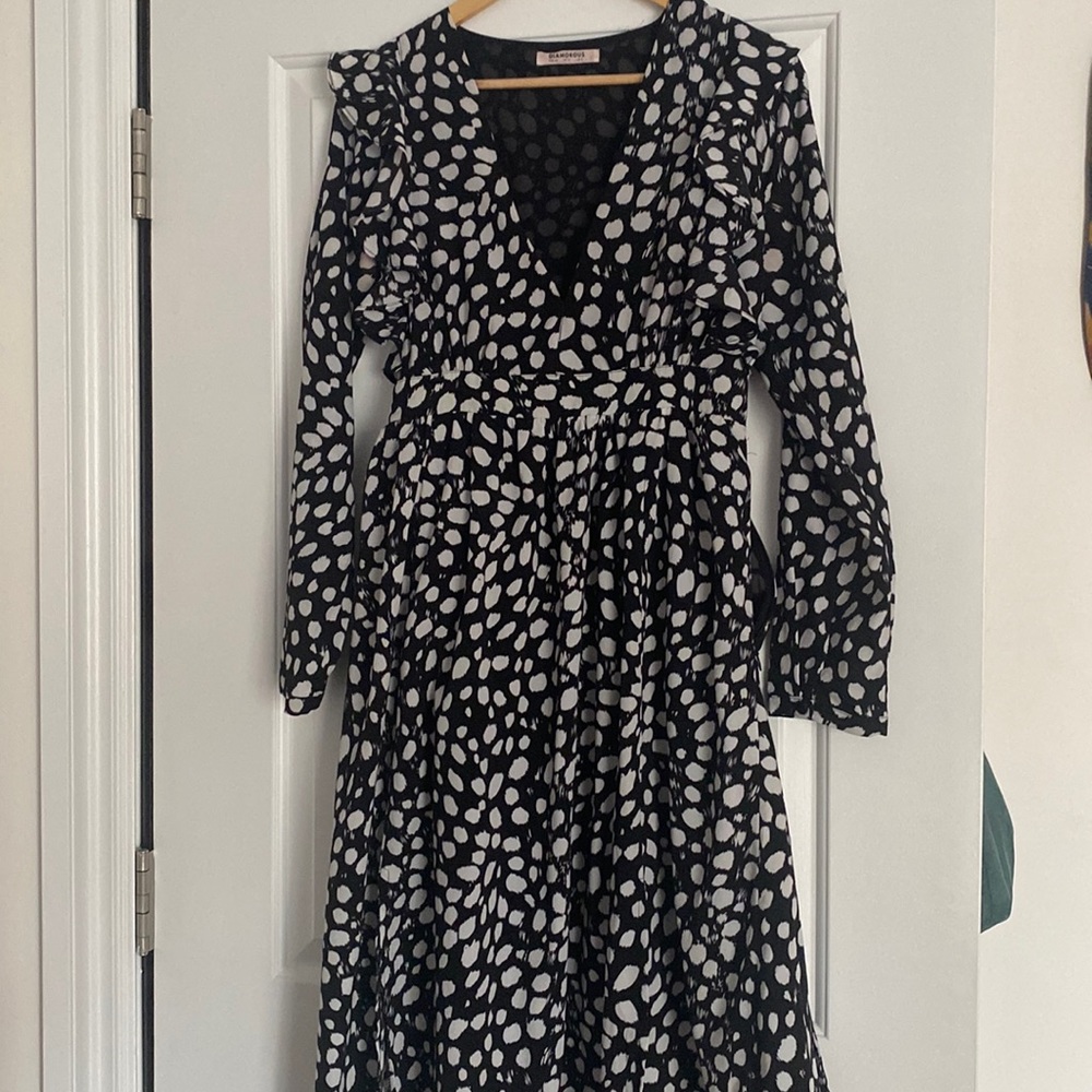 Black and White MIDI dress with waist tie